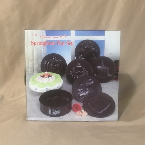 8 Piece Holiday Non-Stick Springform Pan Set - Picture 1 of 5